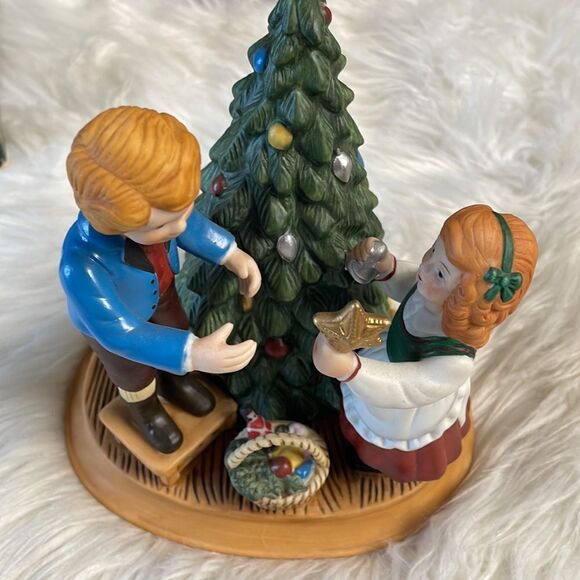Avon Vintage 1982 Porcelain Christmas Collectible, Christmas Memories Series - Picture 6 of 11